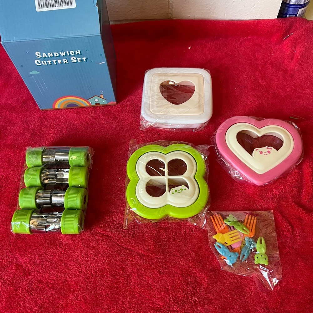 Heart and Flower Sandwich Cutter Set